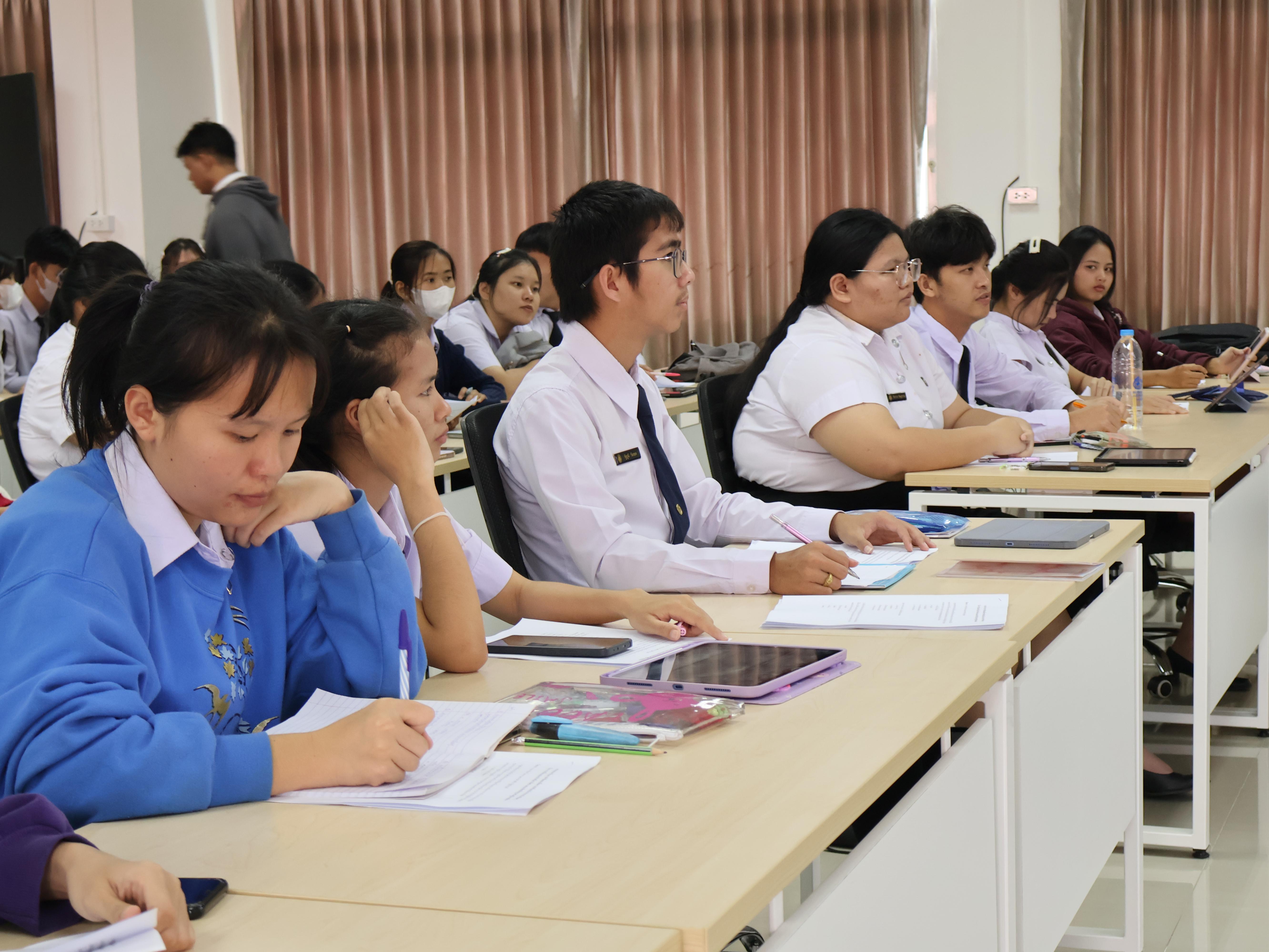 2. โปรแกรมวิชาคณิตศาสตร์ได้จัดโครงการพัฒนาคุณลักษณะบัณฑิต คณิตศาสตร์ “กิจกรรมเตรียมความพร้อมเพื่อการทดสอบและประเมินสมรรถนะทางวิชาชีพครู”